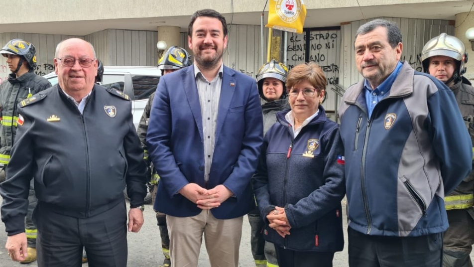 Bomberos de la Araucanía recibe anuncio de adquisición de nuevos carros para la institución